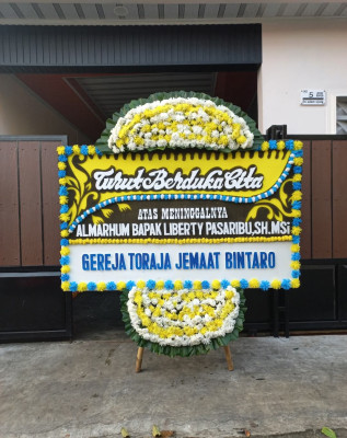 Papan Bunga Duka di Mugi