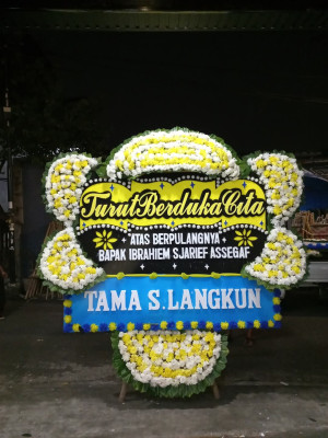 Papan Bunga Duka di Mugi