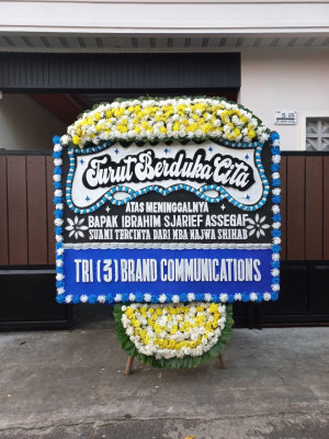 Papan Bunga Duka di Mugi